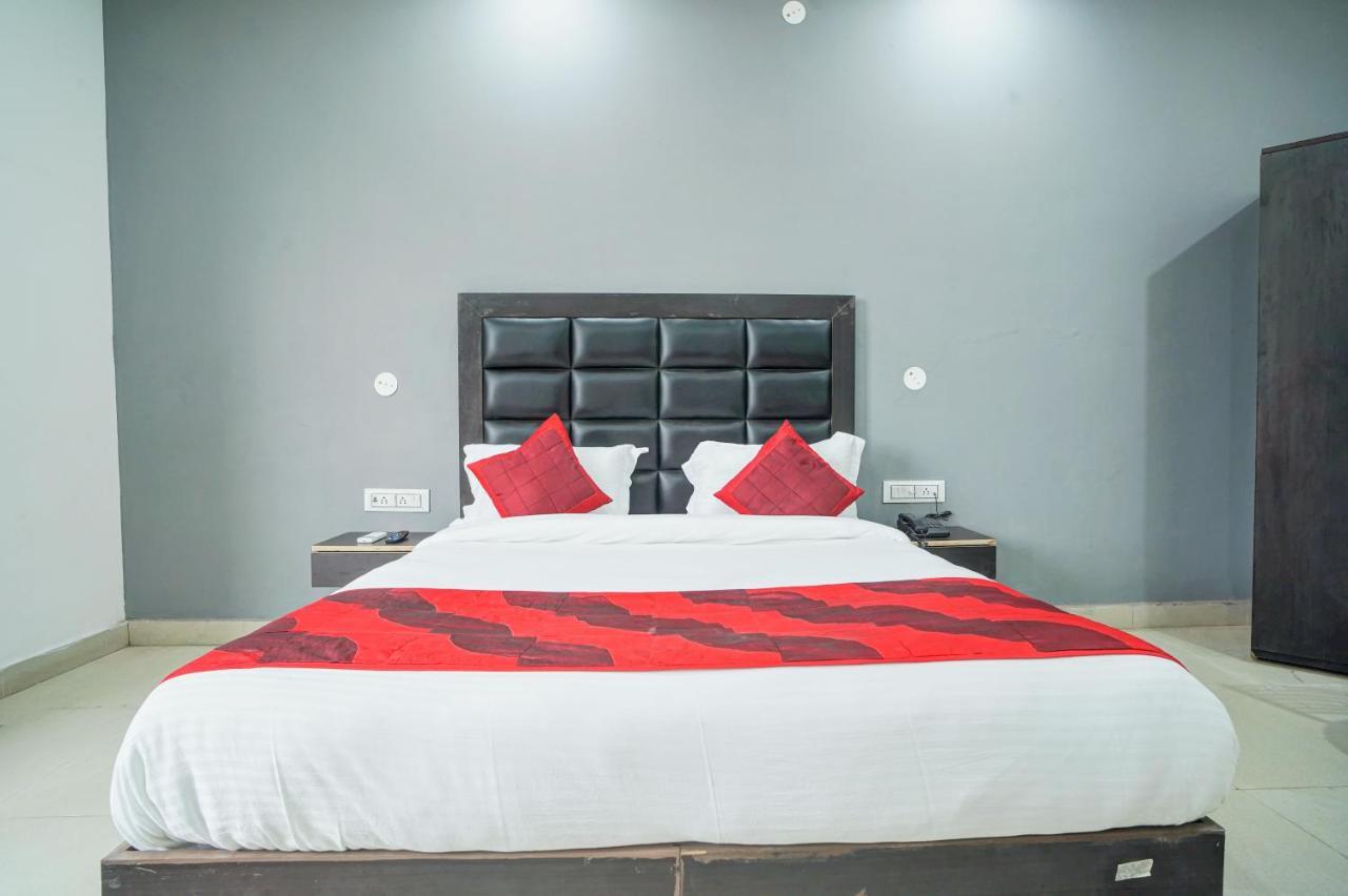 Hotel Red Snapper Couple Friendly At West Delhi Nové Dillí Exteriér fotografie